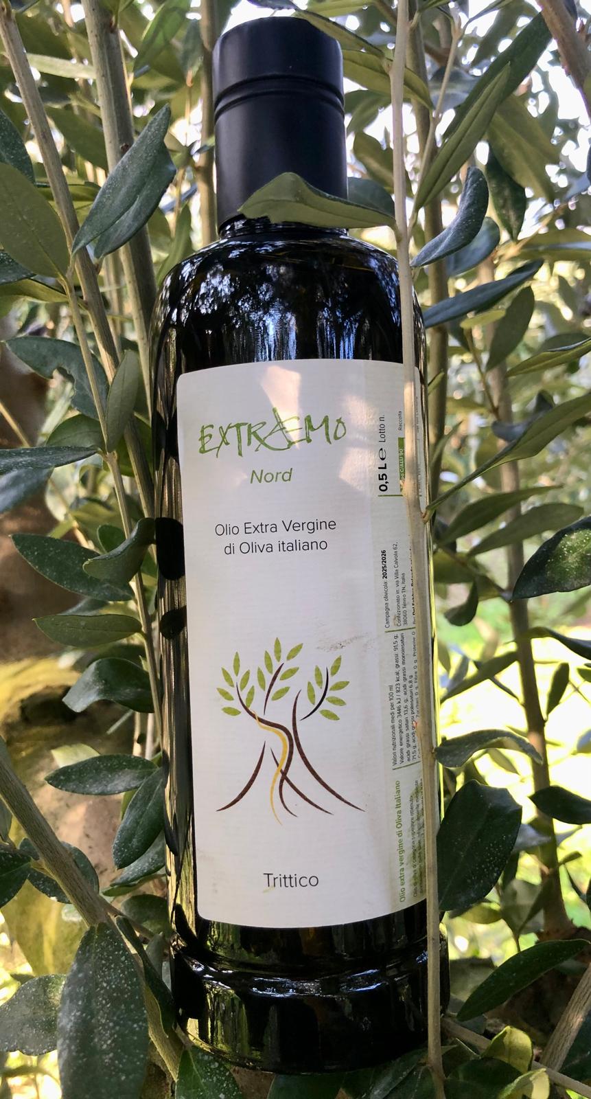 Bottiglia Extraemo Nord “Trittico” 500 ml, olio extravergine d’oliva dell’Alto Garda, spremuto a freddo, produzione limitata